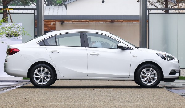 別克凱越油耗多少真實(shí)油耗 百公里油耗6.3L(油耗一公里4毛錢(qián))