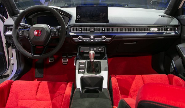 紅標(biāo)思域多少錢一輛新車 紅標(biāo)思域售價42萬(落地價47萬)