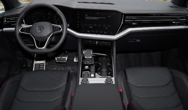 沃爾沃v90和途銳哪個(gè)好 途銳馬力可達(dá)340匹(v90車身長達(dá)4.9米)