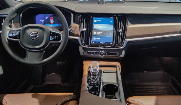 沃爾沃v90怎么樣值不值得買(mǎi) 油耗實(shí)測(cè)9.8L(輸出馬力250匹)