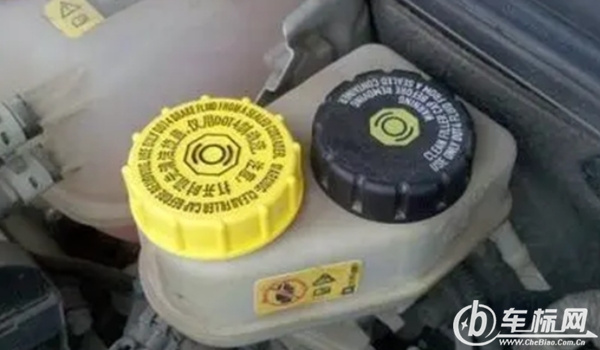 剎車油多長(zhǎng)時(shí)間更換一次 剎車油是2年或4萬(wàn)公里更換一次