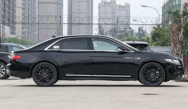 林肯大陸和ct6哪個(gè)更好 ct6車身長達(dá)5.2米(配置功能豐富)