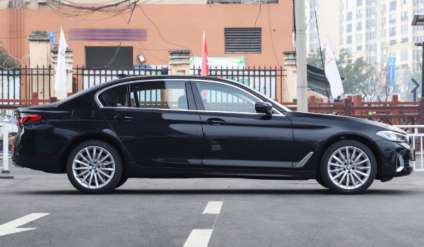 寶馬6系和5系哪個(gè)好 寶馬6系動力更強(qiáng)(寶馬5系配置豐富)