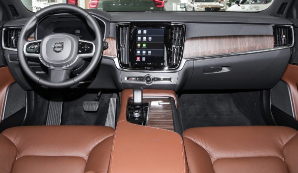 沃爾沃v90參數(shù)配置詳細(xì) 馬力可達(dá)250匹(搭載2.0T發(fā)動機(jī))