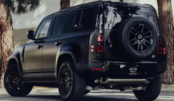 路虎衛(wèi)士和攬勝哪個好 攬勝車身長達5.2米(配置功能豐富)