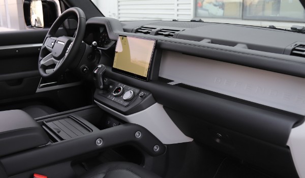 路虎衛(wèi)士怎么樣值得買嗎 馬力可達525匹(油耗實測14.2L)