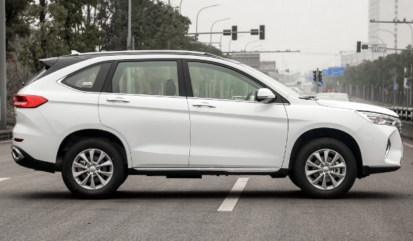 哈弗m6油耗高嗎 百公里油耗9.8L(油耗一公里7毛錢(qián))