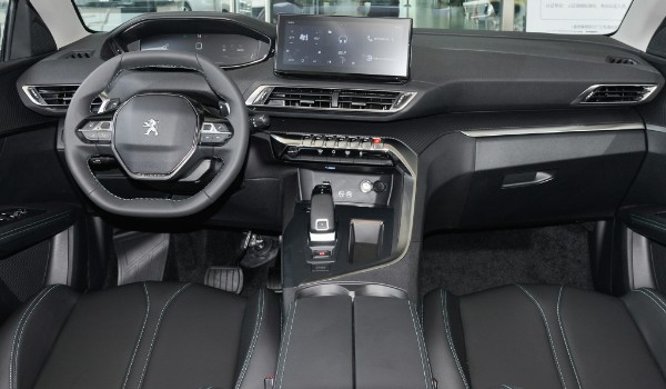 標(biāo)致4008安全性怎么樣 駕駛輔助功能豐富(搭載6個氣囊)