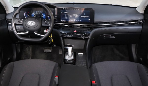 現(xiàn)代名圖2021款報(bào)價(jià)及圖片 新車售價(jià)12萬(wàn)一輛(分期首付3萬(wàn))