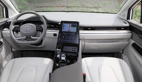 現(xiàn)代庫斯途和本田奧德賽哪個好 庫斯途動力更強(車長4.9米)