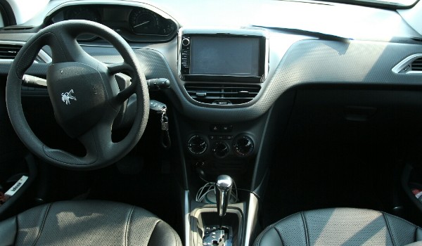 標致2008這款車如何 油耗實測6.5L(馬力可達136匹)