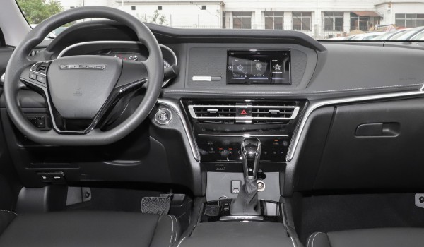 啟辰t90這款車怎么樣 油耗實測8.5L(馬力可達190匹)