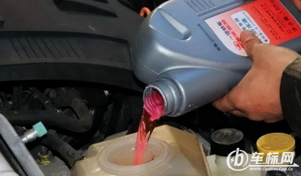 汽車防凍液的作用 防凍、防腐、防水垢、防開鍋（兩年或4萬公里）