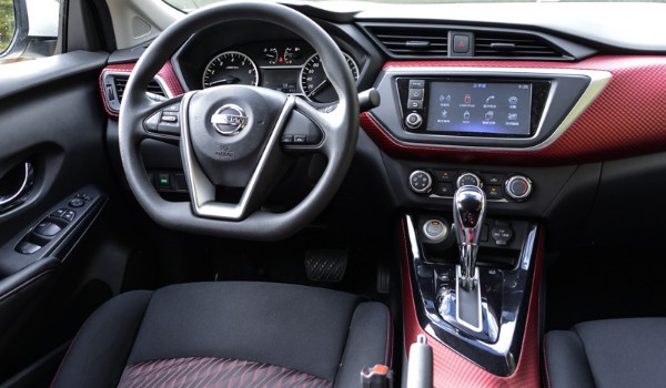 藍(lán)鳥和飛度比哪個(gè)更好 藍(lán)鳥車長4.6米(配置功能豐富)