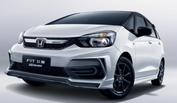 藍(lán)鳥和飛度比哪個(gè)更好 藍(lán)鳥車長4.6米(配置功能豐富)