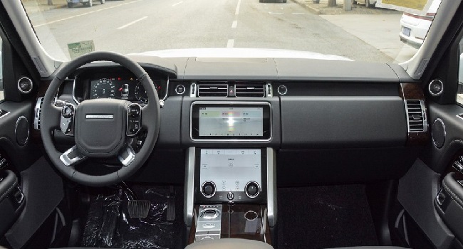 路虎攬勝2022款報價及圖片，售價區(qū)間142.8萬-332.8萬元