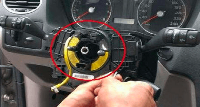 打方向盤有咯噔異響，出現(xiàn)異響要及時檢查維護