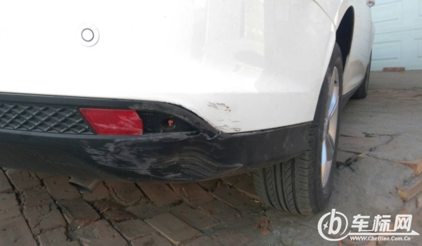 自己開車把車刮了怎么走保險(xiǎn) 可以撥打保險(xiǎn)公司電話（現(xiàn)場拍照留證）