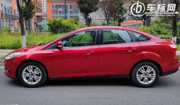 福克斯和英朗哪個(gè)好 ?？怂箘?dòng)力更強(qiáng)(英朗車長(zhǎng)4.6米)