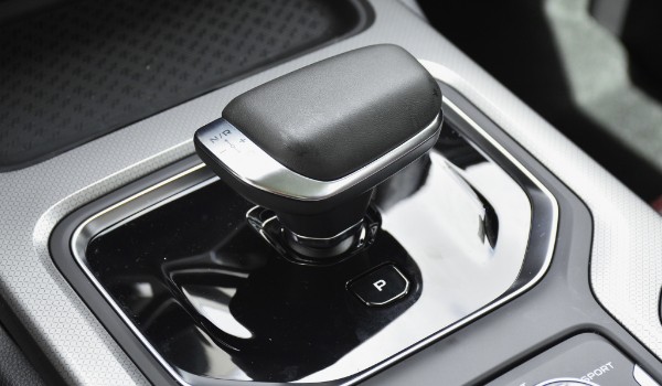 豪越變速箱油多久換一次 每4萬公里(避免混用變速箱油)