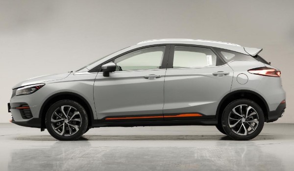 吉利帝豪s油耗是多少 百公里8.2L(一公里消耗6毛錢)