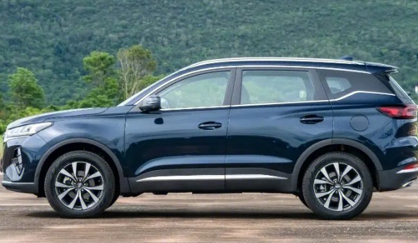 帝豪s和瑞虎7哪個(gè)好 瑞虎7動(dòng)力更強(qiáng)(車(chē)長(zhǎng)4.5米)