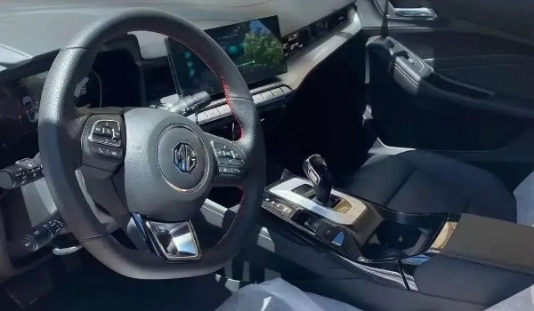 名爵5二手車價(jià)格及圖片 僅需要4萬(wàn)(表顯里程2.3萬(wàn)公里)