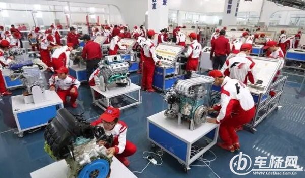 汽修學(xué)校學(xué)費多少 8000元到15000元（學(xué)校資質(zhì)不同價格不同）