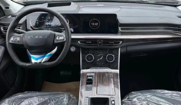 領(lǐng)裕和攬?jiān)履膫€(gè)好 攬?jiān)聞?dòng)力更強(qiáng)(配置功能豐富)