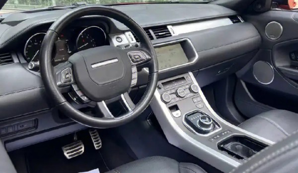 攬勝極光有幾個氣囊 一共搭載6個(安全性比較高)