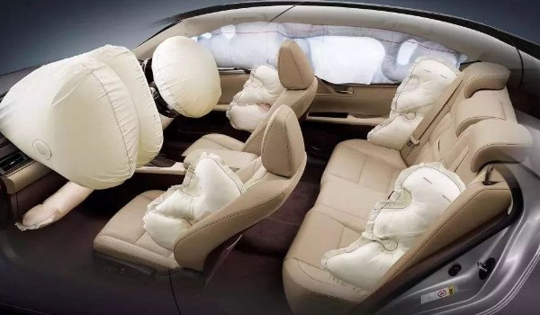 攬勝運動版有幾個氣囊 一共搭載6個(安全性比較高)