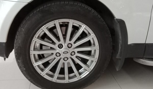 攬勝運(yùn)動(dòng)版輪胎規(guī)格多少 尺寸為265/65 r17(胎寬265mm)