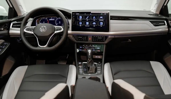 豐田卡羅拉和大眾寶來(lái)哪個(gè)好 寶來(lái)動(dòng)力更強(qiáng)(配置豐富)