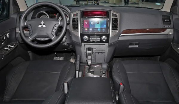 帕杰羅安全性怎么樣 主動(dòng)安全配置齊全(搭載四個(gè)氣囊)