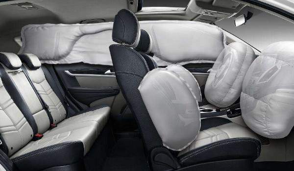 帕杰羅有幾個(gè)氣囊 搭載了4個(gè)(安全性比較高)