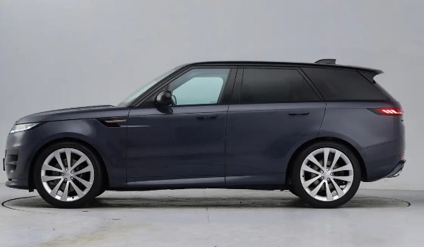 攬勝運(yùn)動版和卡宴哪個好 卡宴動力更強(qiáng)(攬勝運(yùn)動版配置豐富)