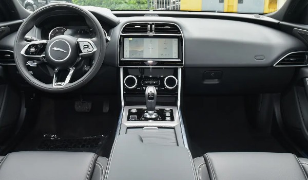 捷豹xel怎么樣值得買嗎 油耗實(shí)測10L(馬力可達(dá)250匹)