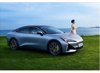 全球量產(chǎn)風(fēng)阻低過小米SU7 極狐阿爾法S5上市：17.68萬起 封面圖