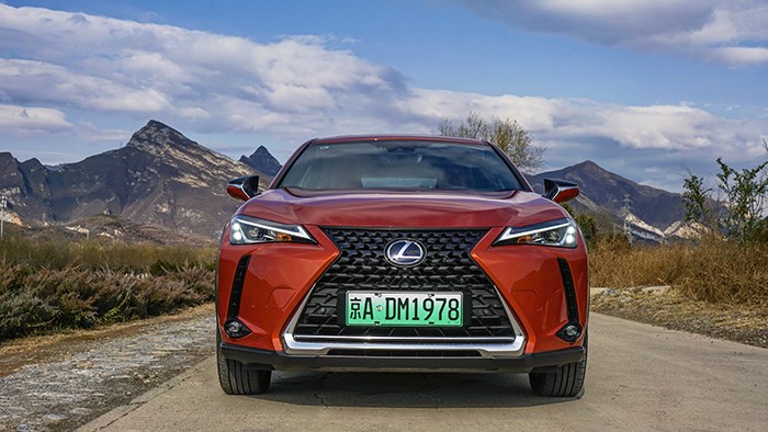 換個角度的選擇 雷克薩斯UX300e評測