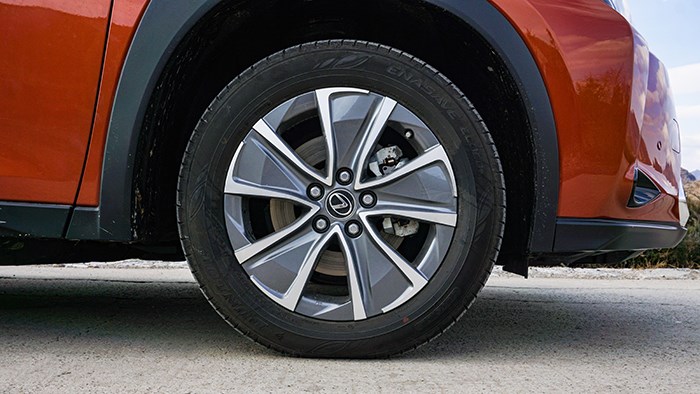 換個角度的選擇 雷克薩斯UX300e評測