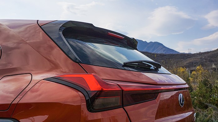 換個角度的選擇 雷克薩斯UX300e評測