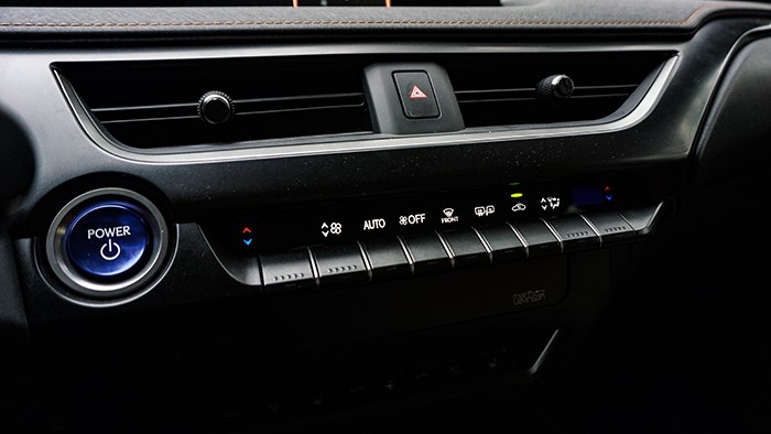 換個角度的選擇 雷克薩斯UX300e評測