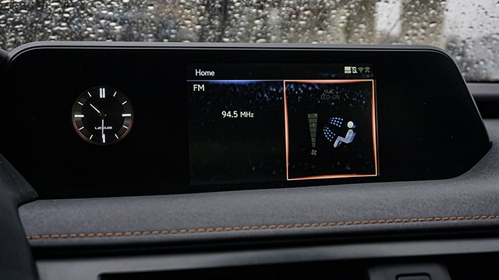 換個角度的選擇 雷克薩斯UX300e評測