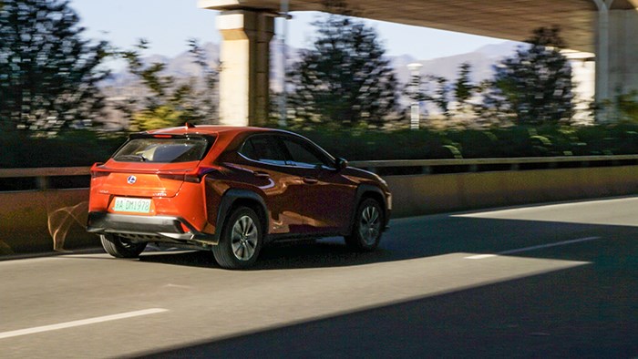 換個角度的選擇 雷克薩斯UX300e評測