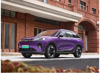 二代哈弗梟龍MAX東來(lái)紫上市 售價(jià)11.68萬(wàn)起