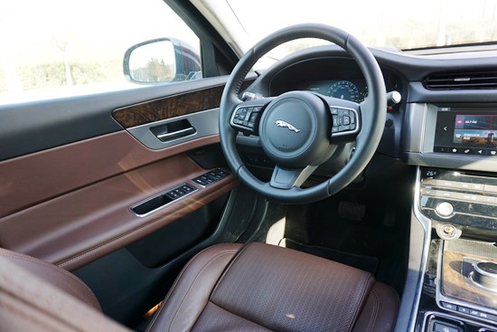 英倫經(jīng)典在中國延續(xù) 試駕國產(chǎn)捷豹XFL