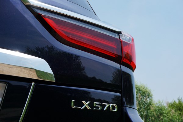 V8是態(tài)度也是經(jīng)典 試駕雷克薩斯LX570 