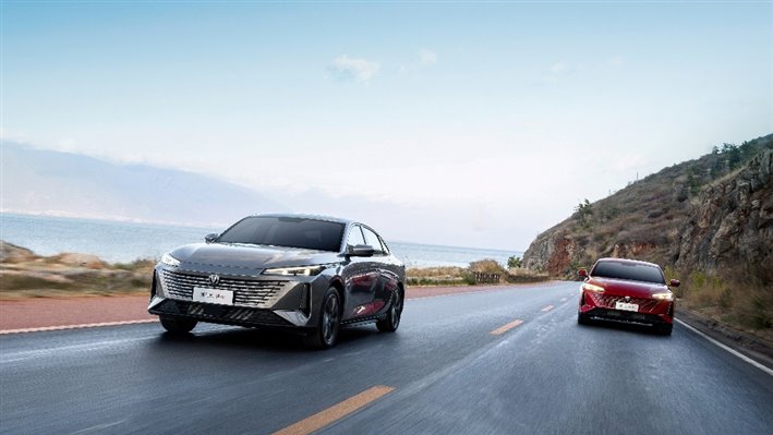 E:\長安圖片\【媒體資料夾】“經(jīng)典煥新，有你真好”長安汽車春季煥新發(fā)布會\產(chǎn)品圖片素材\第三代逸動\美圖\小圖\_XH_6931 拷貝.jpg