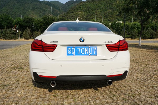 扮帥扮老虎 試駕寶馬440i M運(yùn)動套裝