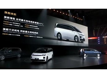 零跑首款MPV D99亮相：增程+純電雙動(dòng)力 續(xù)航同級(jí)最長(zhǎng) 封面圖